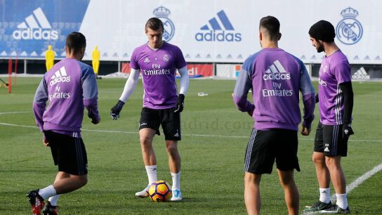Toni Kroos da la sorpresa uni&eacute;ndose al &uacute;ltimo entrenamiento del Real Madrid antes de El Cl&aacute;sico