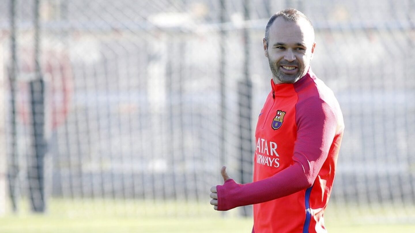 Iniesta recibe el alta y podr&iacute;a jugar El Cl&aacute;sico, adem&aacute;s como titular, contra el Real Madrid