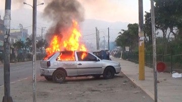 Incendio de un coche durante la protesta