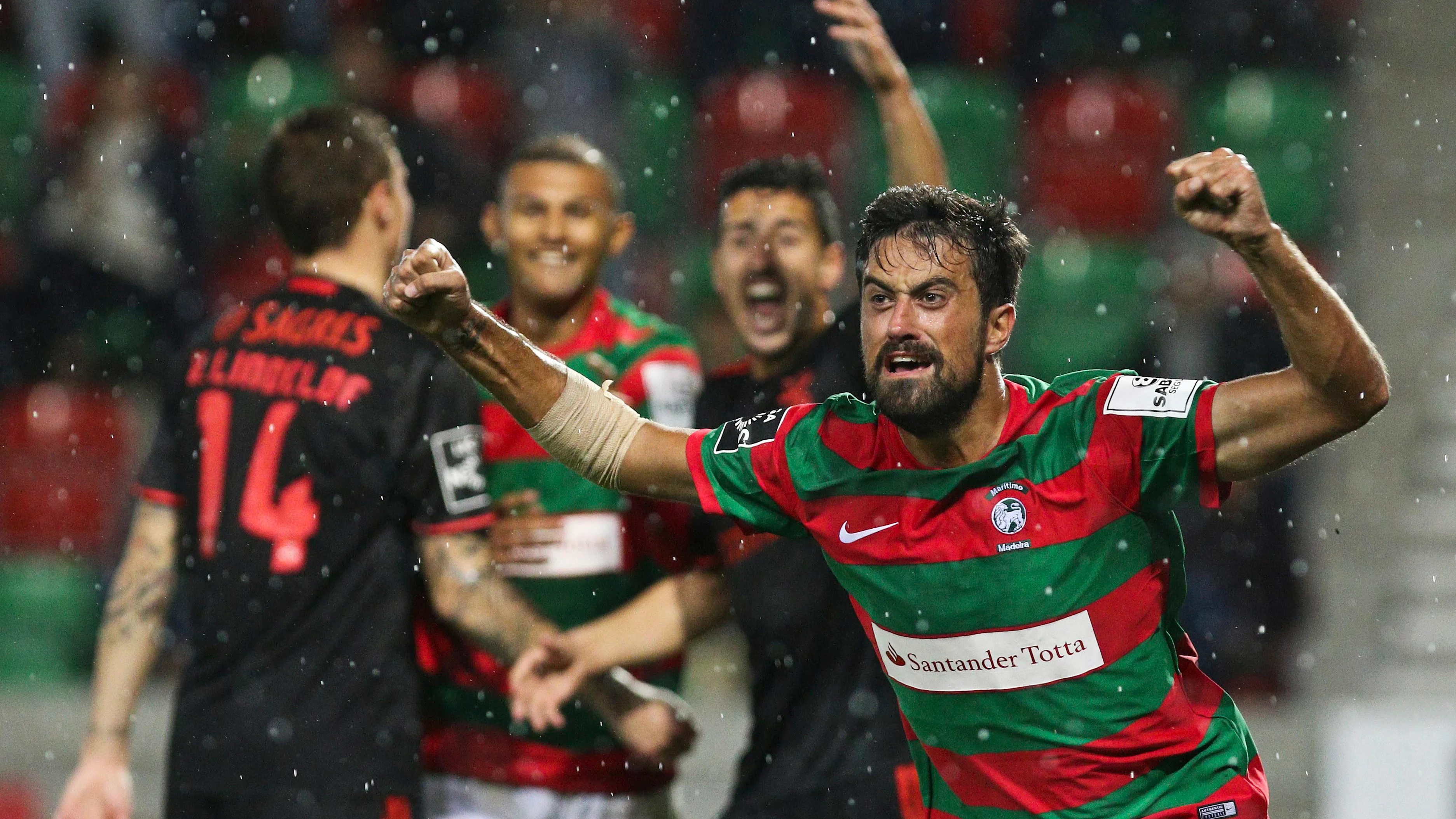 Maurício celebra su gol contra el Benfica