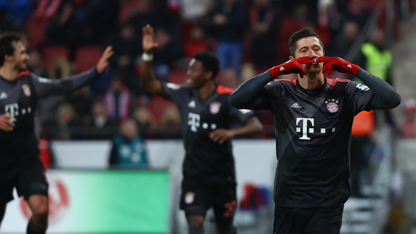 Lewandowski celebra uno de sus goles contra el Mainz Lewandowski celebra uno de sus goles contra el Mainz