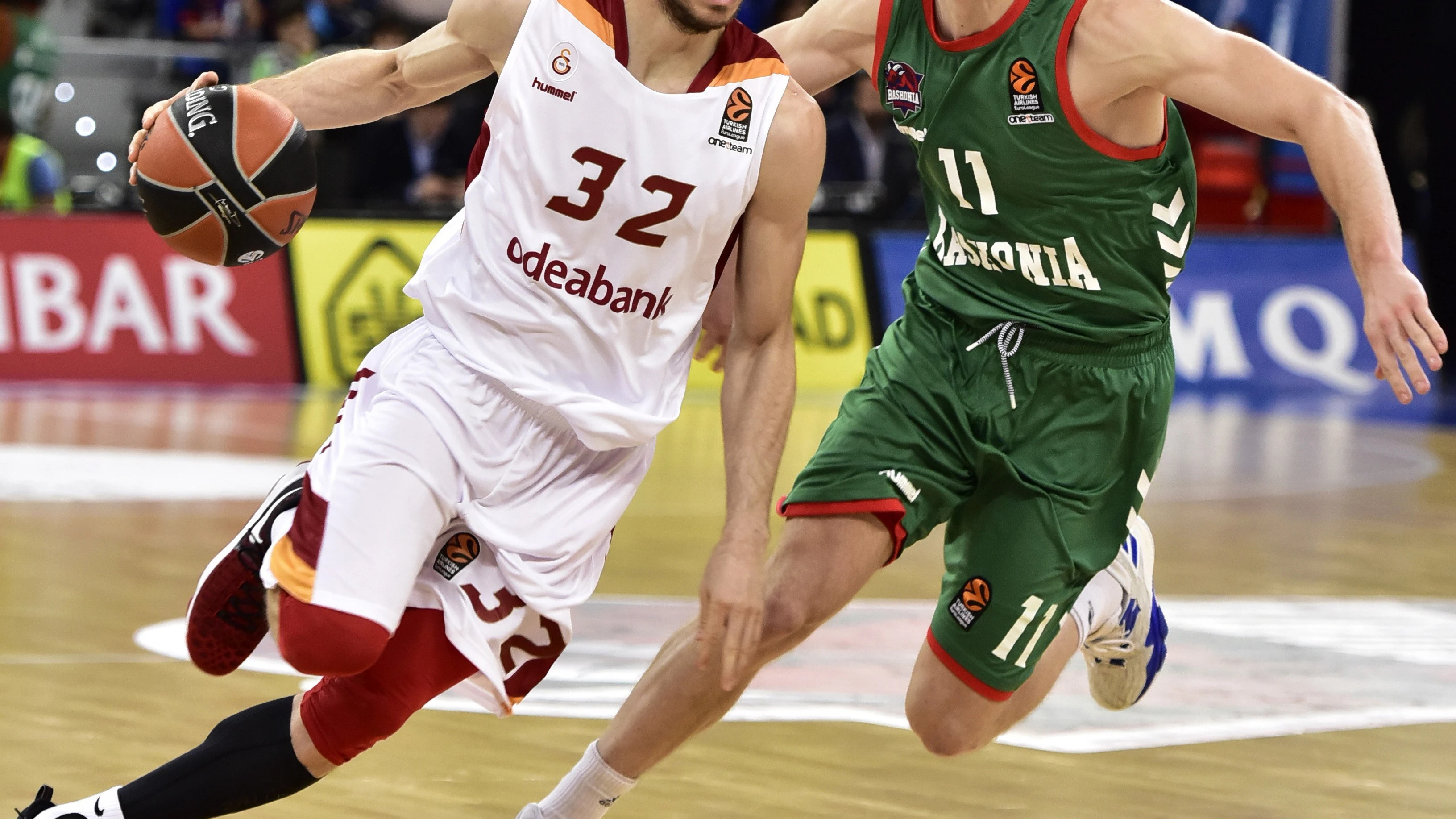 Una jugada del partido que enfrentaba al Baskonia ante el Galatasary 