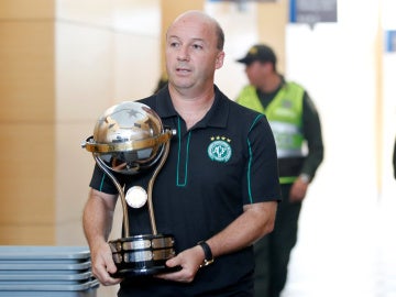 Marcelo Zolet porta la Copa sudamericana Marcelo Zolet porta la Copa sudamericana