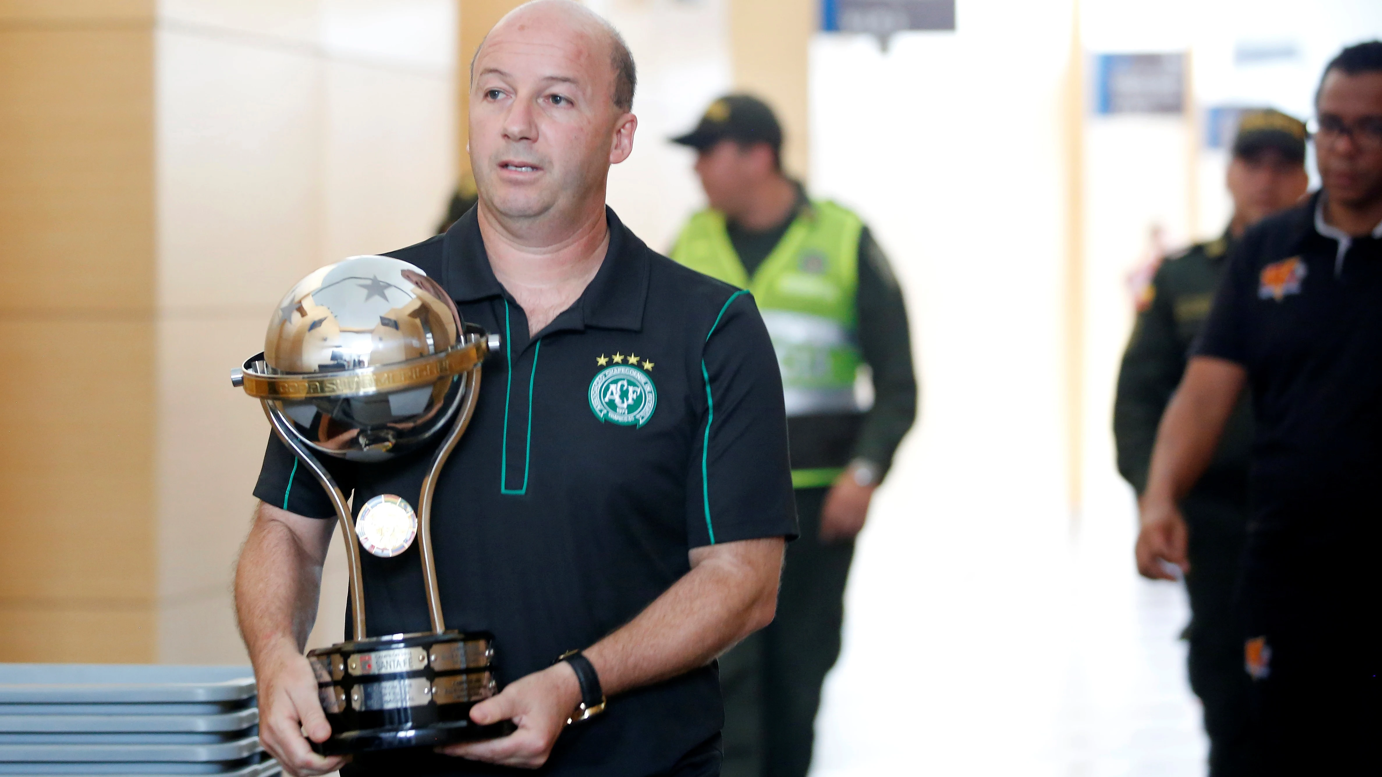 Marcelo Zolet porta la Copa sudamericana Marcelo Zolet porta la Copa sudamericana