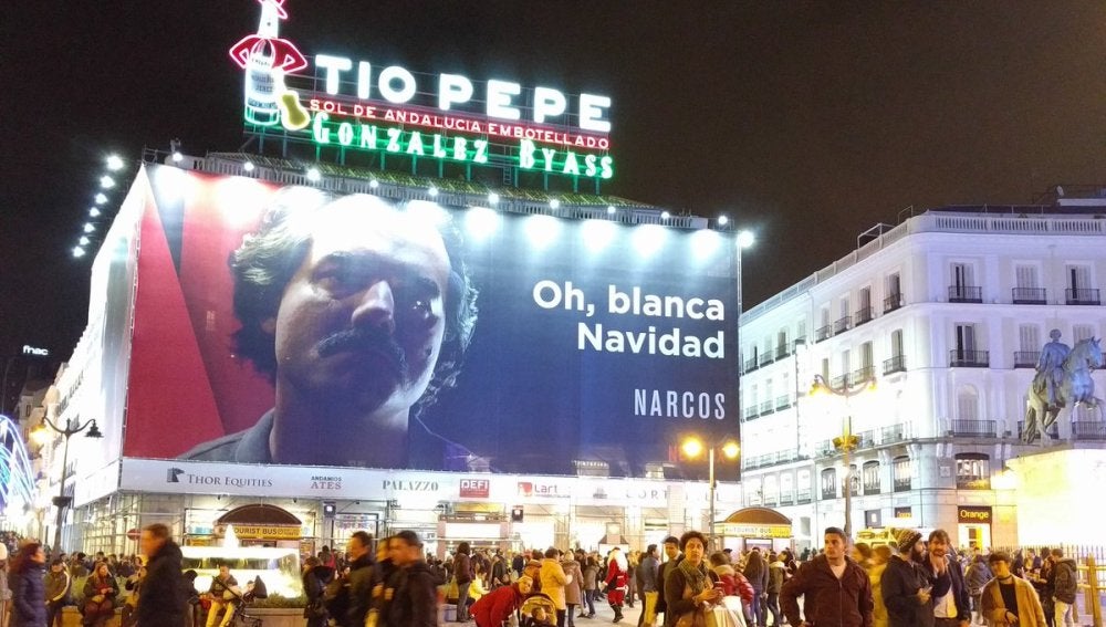 Cartel promocional de Narcos en la Puerta del Sol
