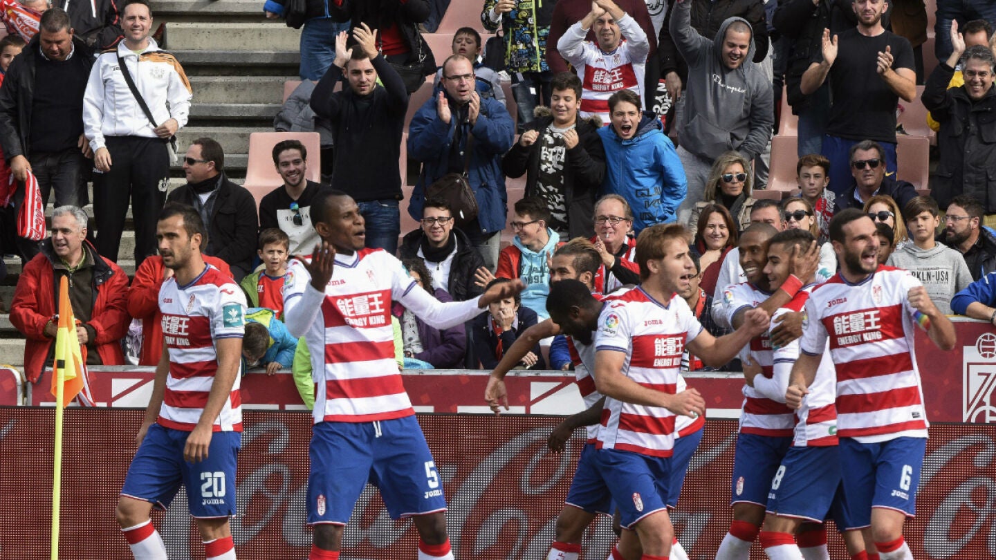 El Granada celebra un gol