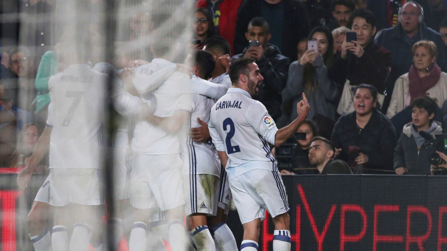 Peineta de Carvajal a la grada del Camp Nou