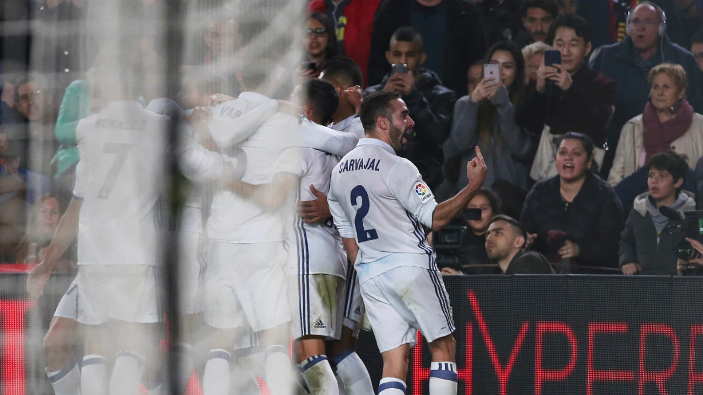 Peineta de Carvajal a la grada del Camp Nou Peineta de Carvajal a la grada del Camp Nou