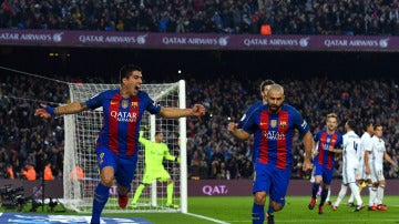 Luis Suárez celebra su gol ante el Real Madrid