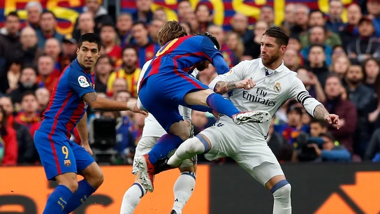 Entrada de Sergio Ramos a Leo Messi Entrada de Sergio Ramos a Leo Messi