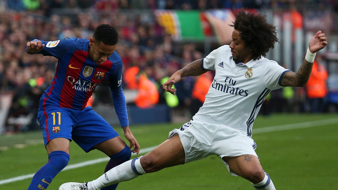 Neymar y Marcelo durante El Cl&aacute;sico