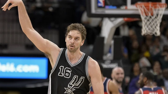 Pau Gasol celebra una canasta Pau Gasol celebra una canasta