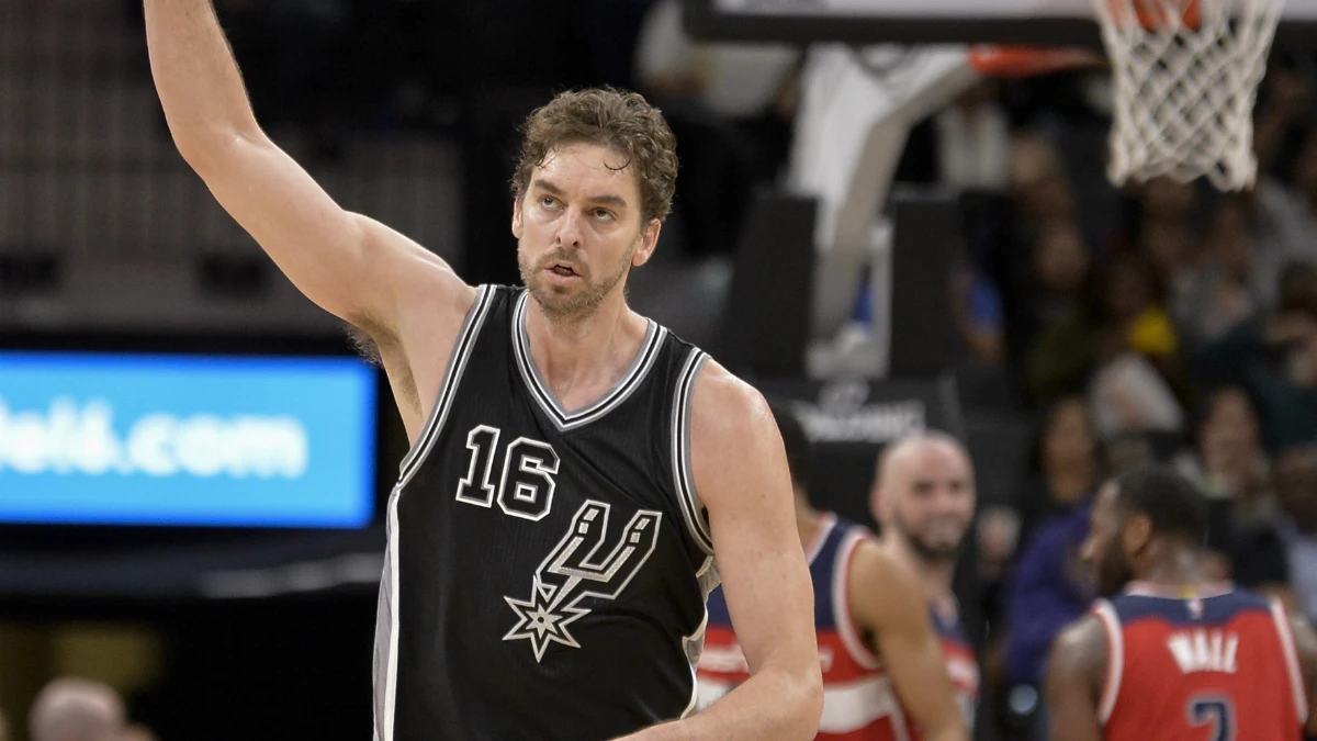 Pau Gasol celebra una canasta