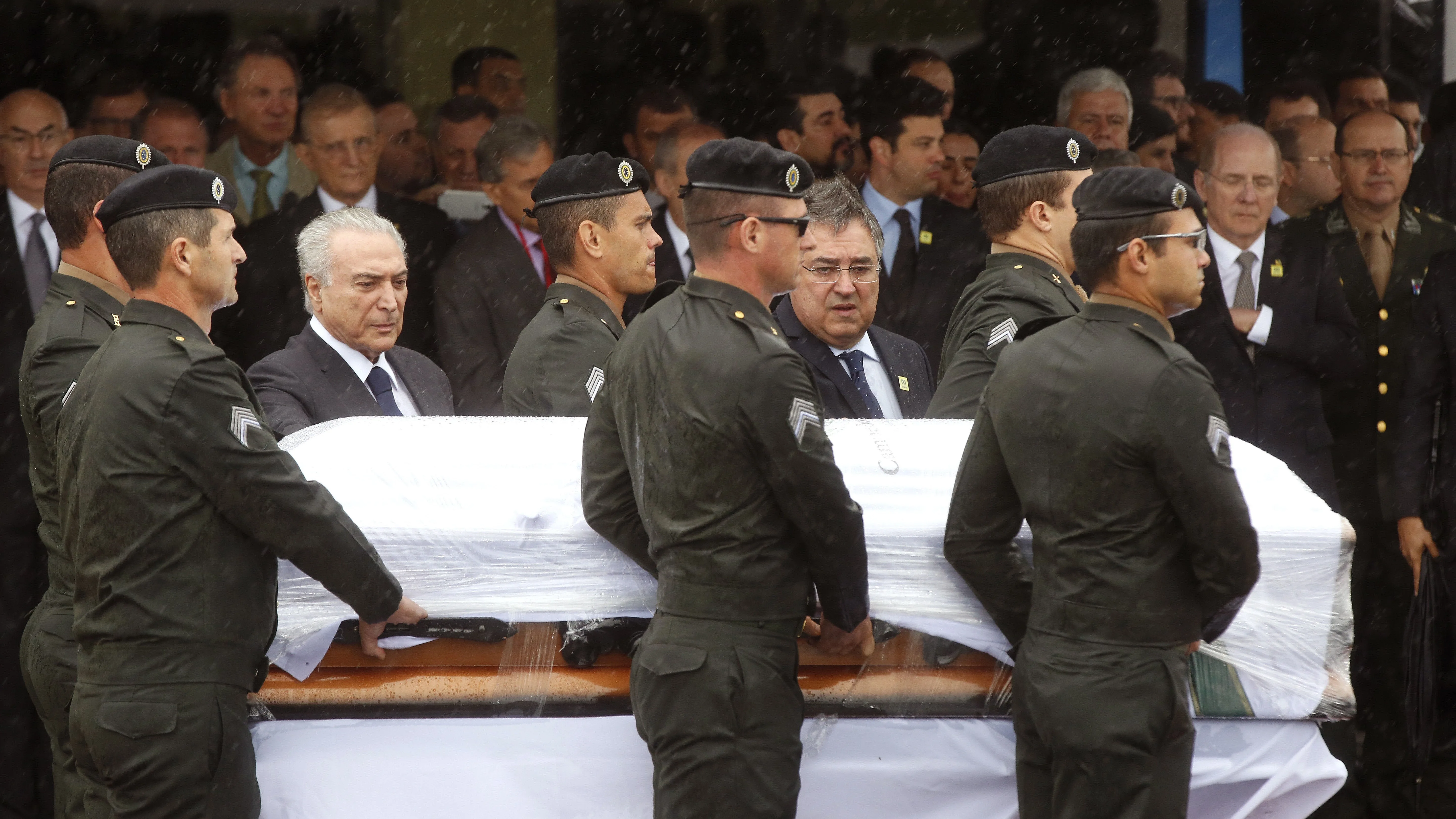 Llegan a Chapecó los cuerpos de los jugadores fallecidos en el accidente aéreo Llegan a Chapecó los cuerpos de los jugadores fallecidos en el accidente aéreo