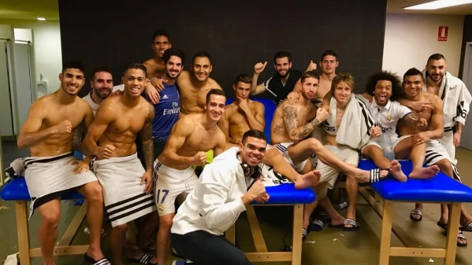 Foto de equipo del Real Madrid tras empatar en el Camp Nou
