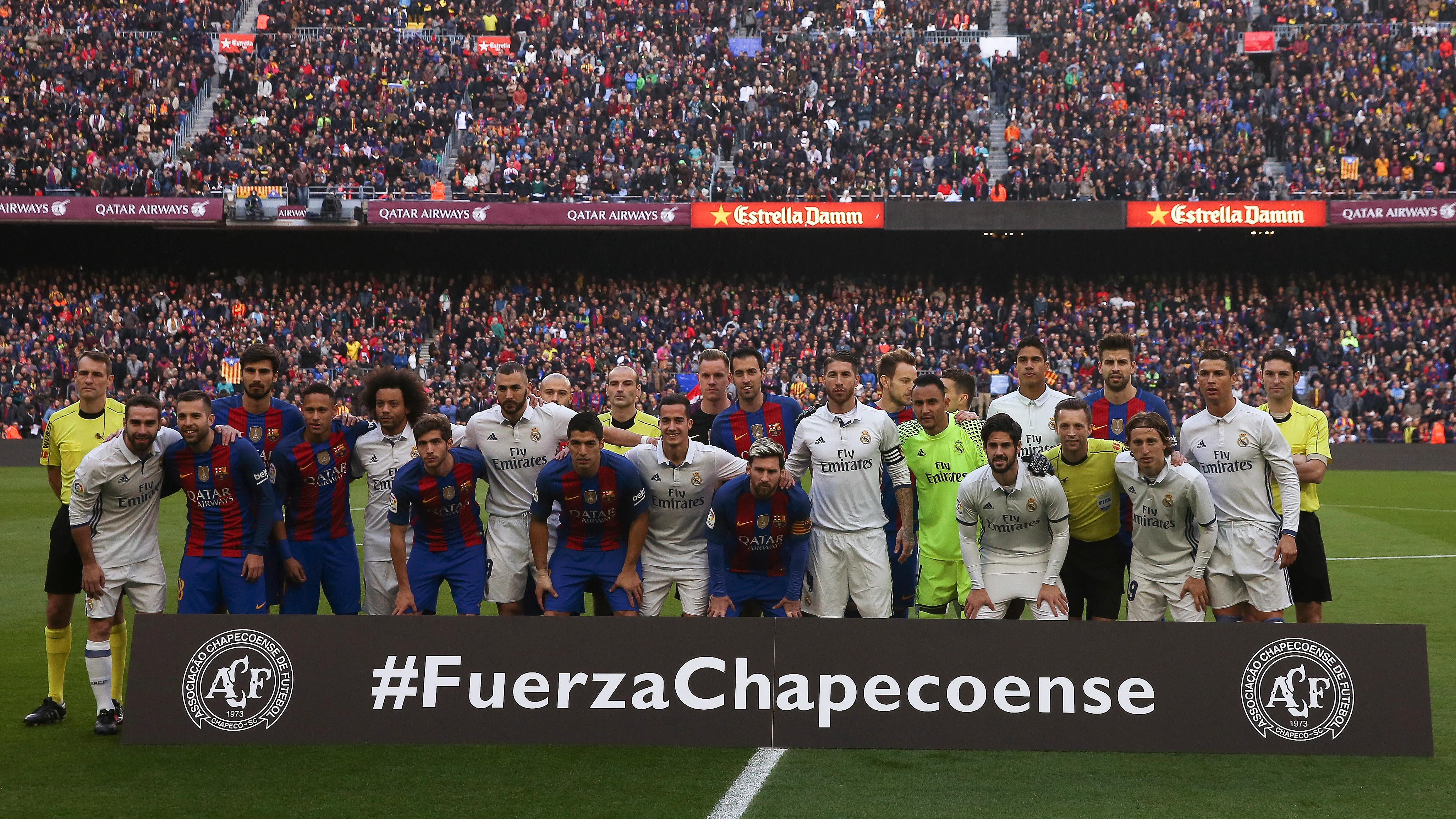 Los jugadores del Bar&ccedil;a y del Real Madrid unidos por el Chapecoense