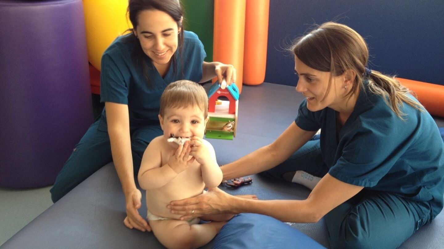 Un ni&ntilde;o con da&ntilde;o cerebral es tratado en la Fundaci&oacute;n DACER