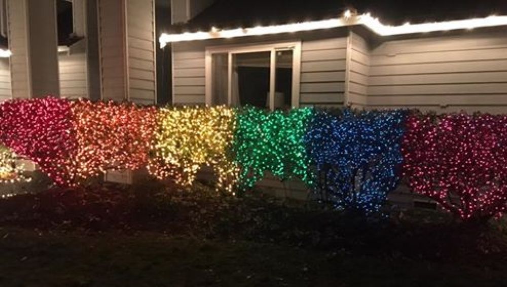 Bandera de LGBT con luces de Navidad 