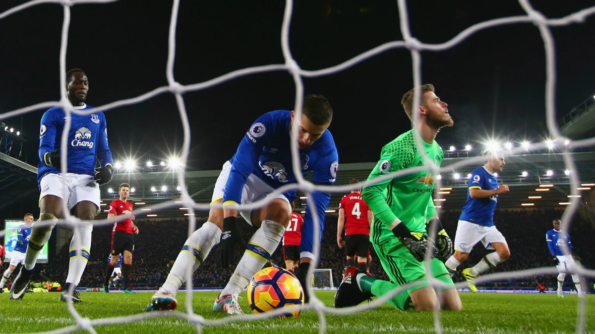 Baines bate a De Gea