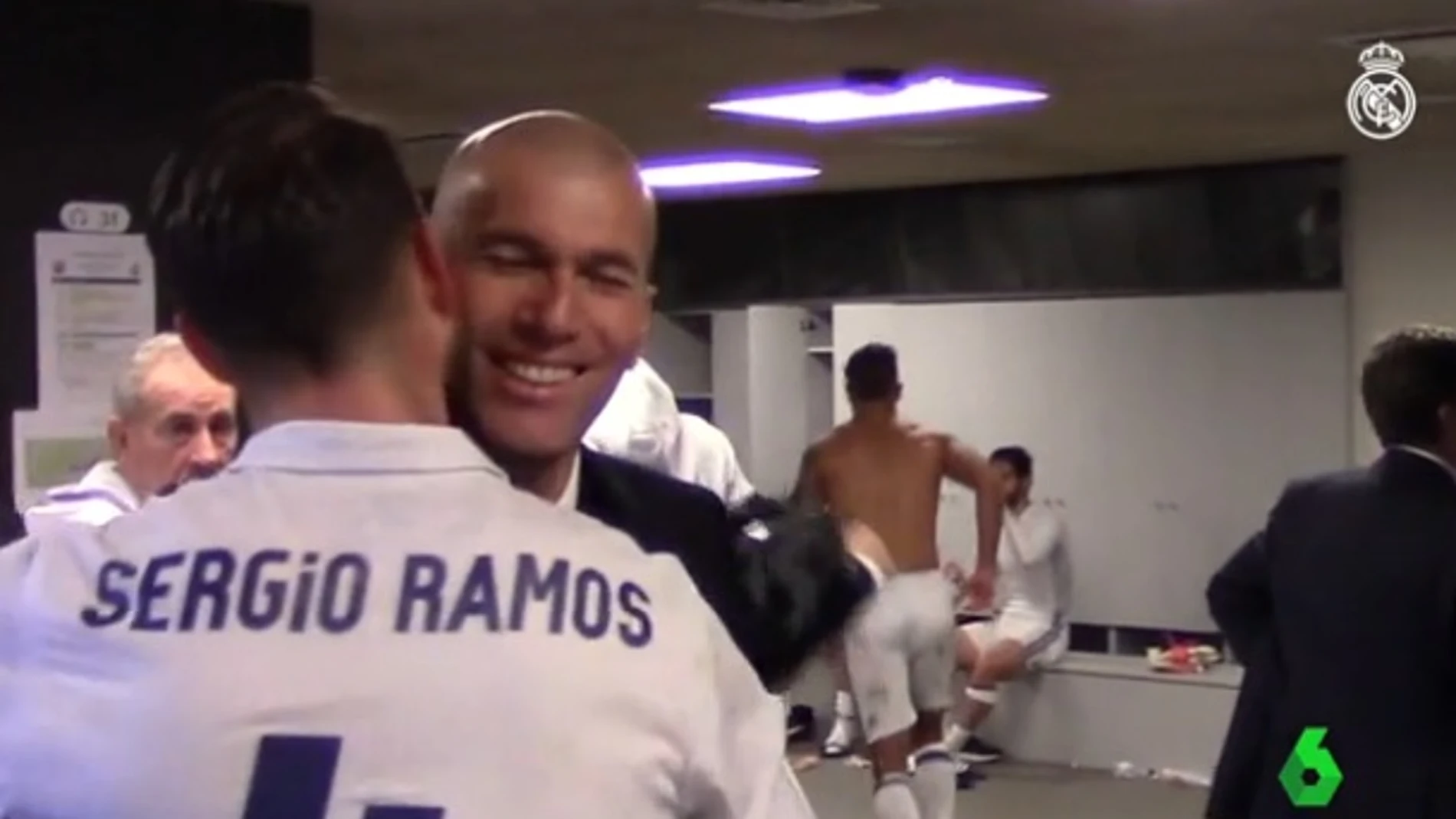 Zidane felicita a Ramos tras el Clásico del Camp Nou