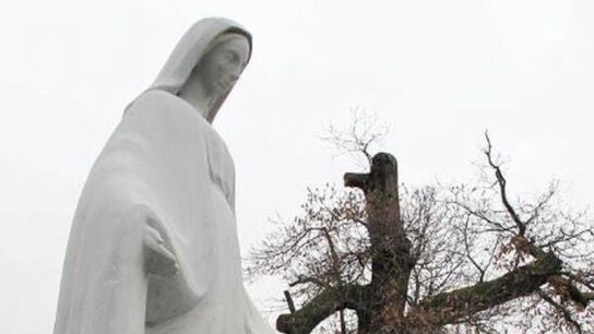 Estatua de la Virgen Mar&iacute;a en Publier