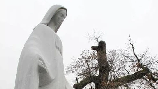 Estatua de la Virgen María en Publier Estatua de la Virgen María en Publier