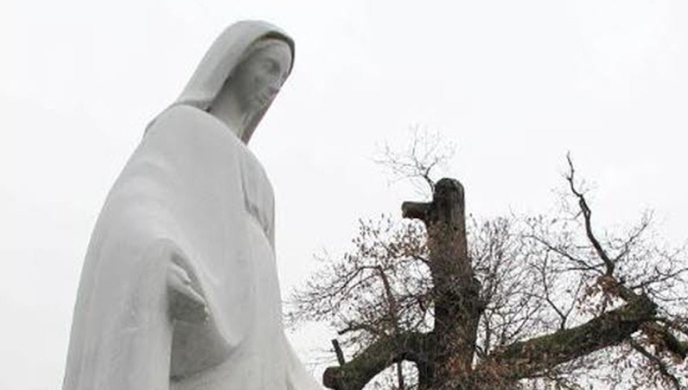 Estatua de la Virgen María en Publier