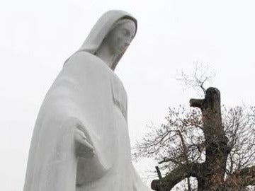 Estatua de la Virgen María en Publier Estatua de la Virgen María en Publier