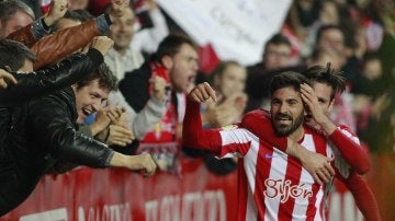 Carlos Carmona celebra un gol ante Osasuna