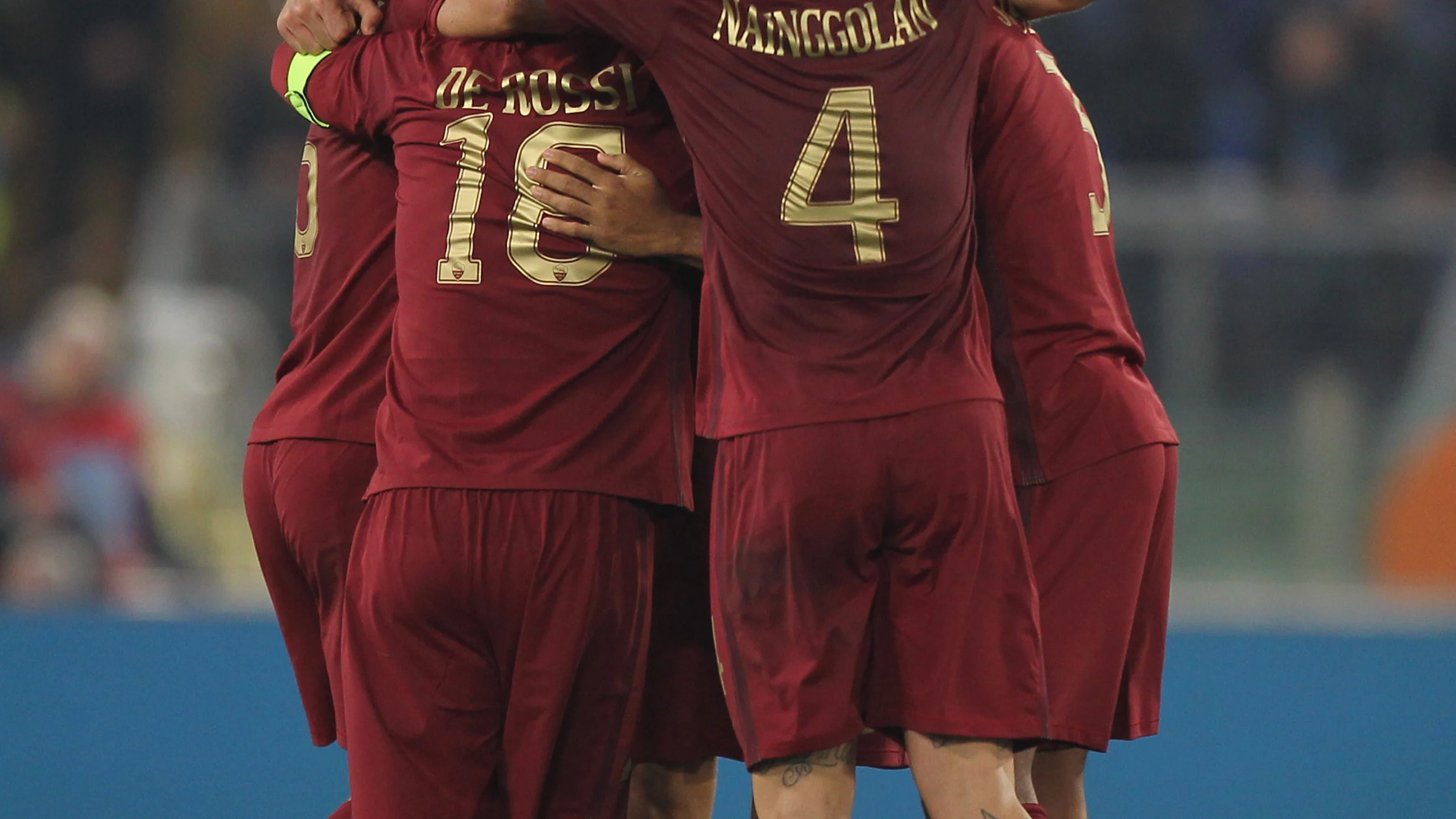 Jugadores de la Roma celebrando un gol 