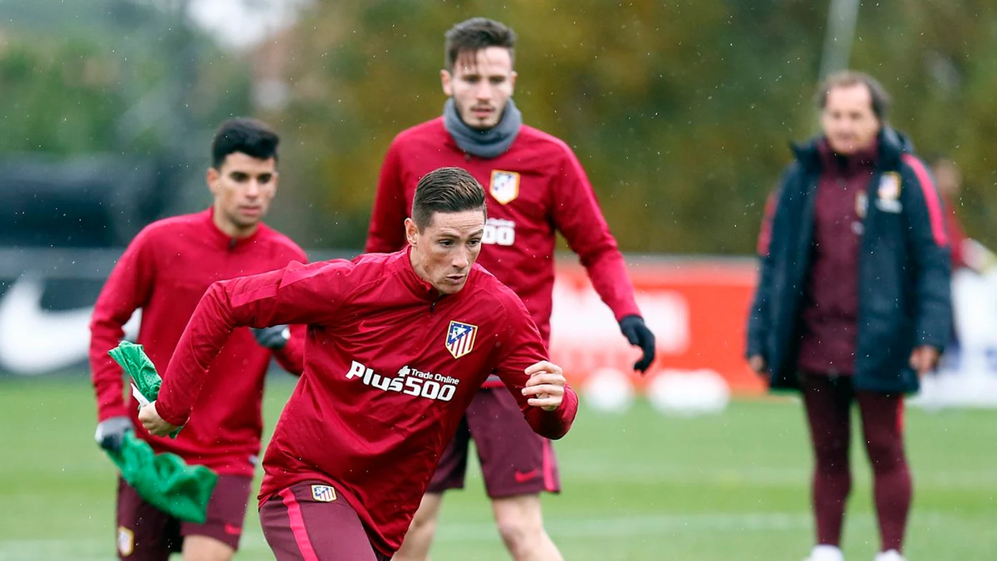Torres, en un entrenamiento con el Atlético Torres, en un entrenamiento con el Atlético