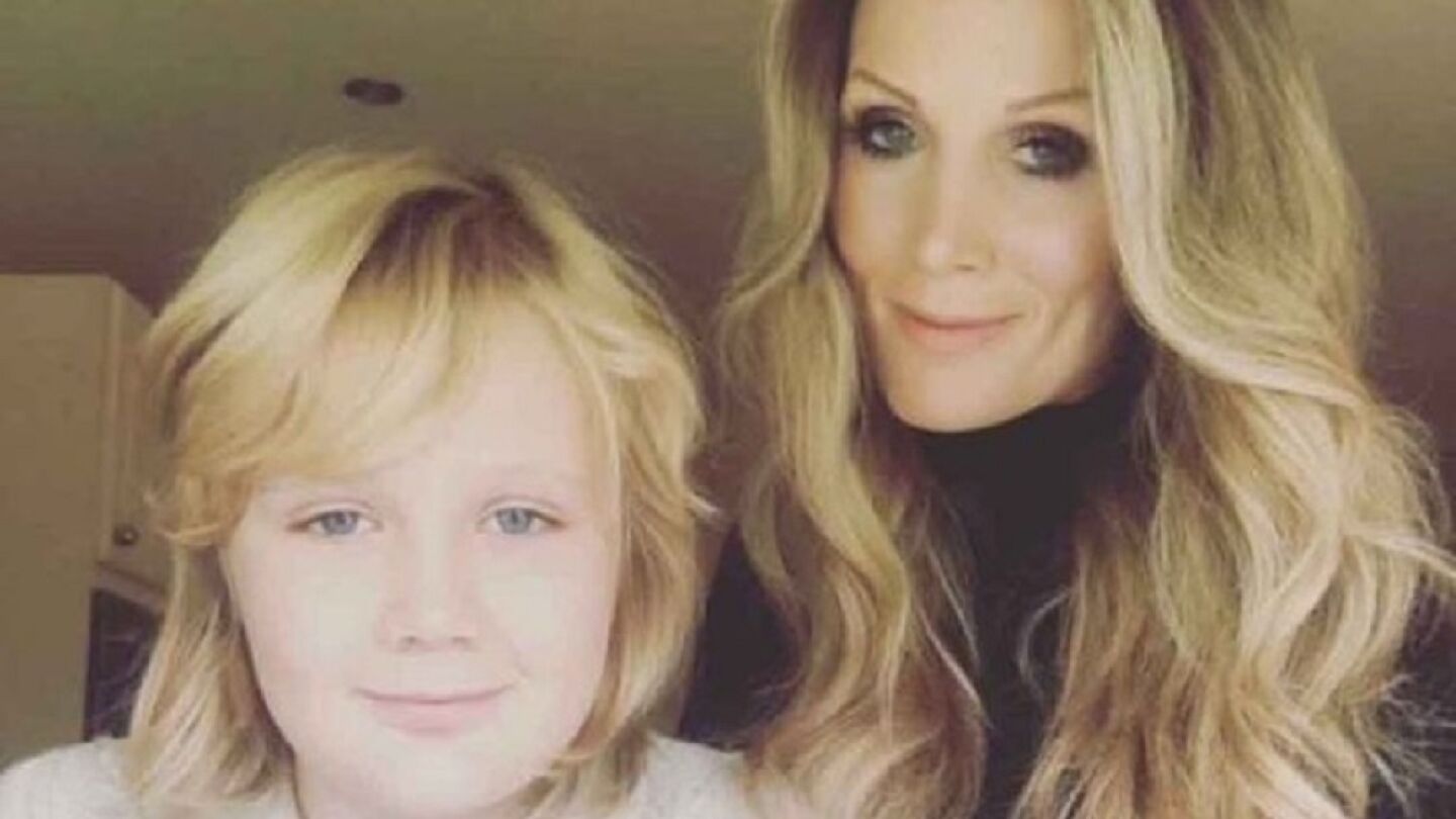 Aj Weir junto a su hijo Morgan