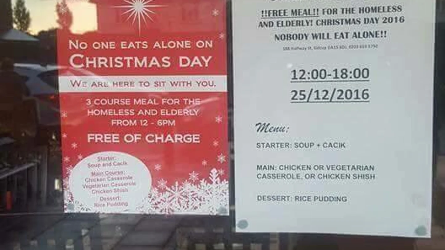 Cartel que invita a comer a los que estén solos el día de Navidad en Reino Unido Cartel que invita a comer a los que estén solos el día de Navidad en Reino Unido