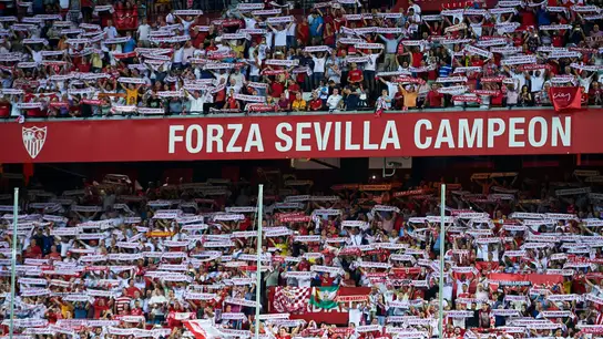 La afición del Sevilla en el Sánchez Pizjuán La afición del Sevilla en el Sánchez Pizjuán