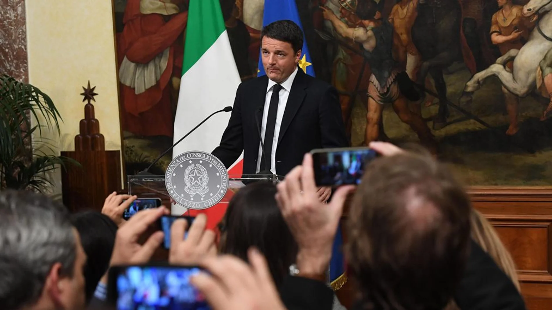 Renzi presenta su dimisión