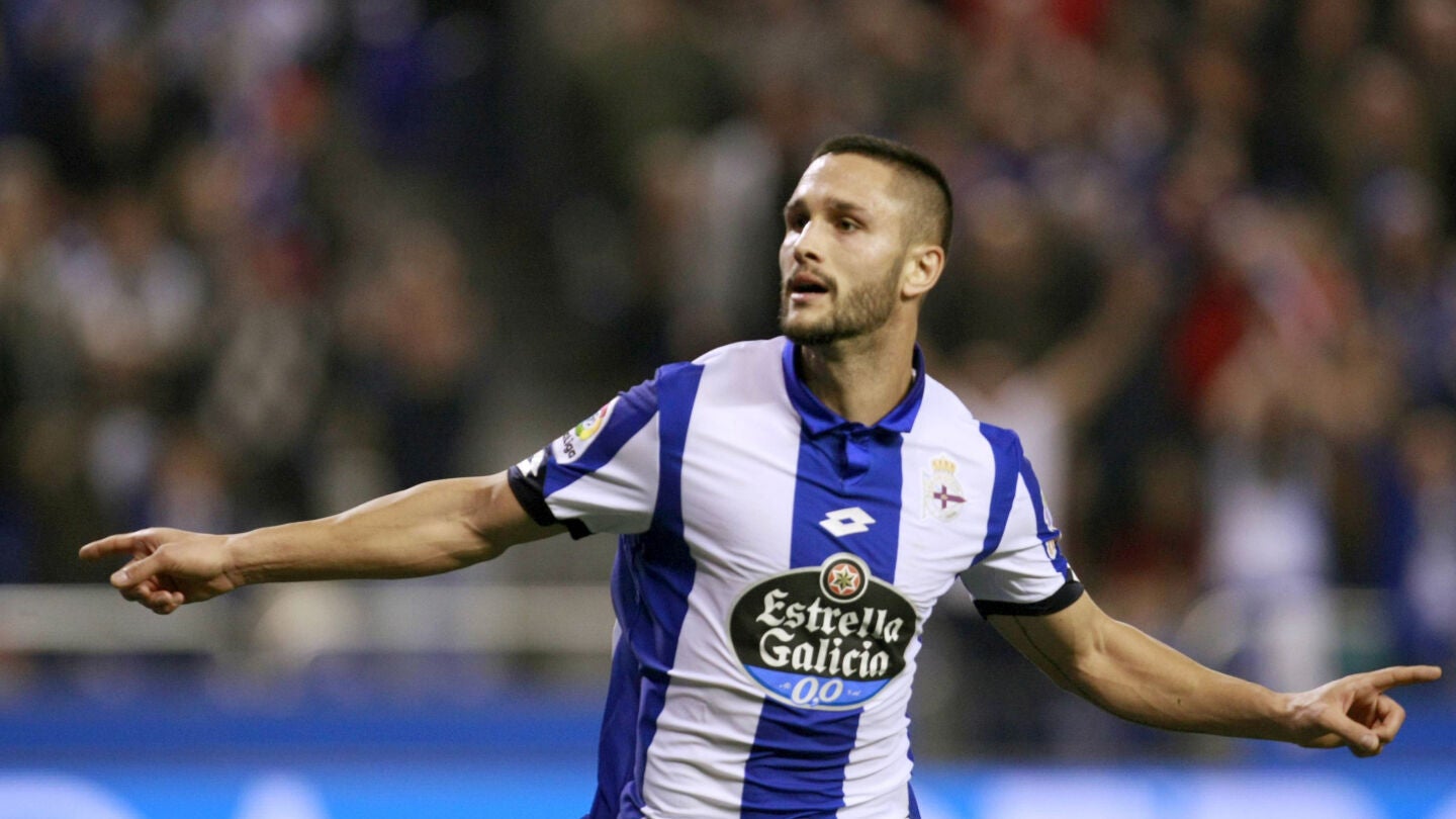 Andone celebrando uno de sus goles frente a la Real
