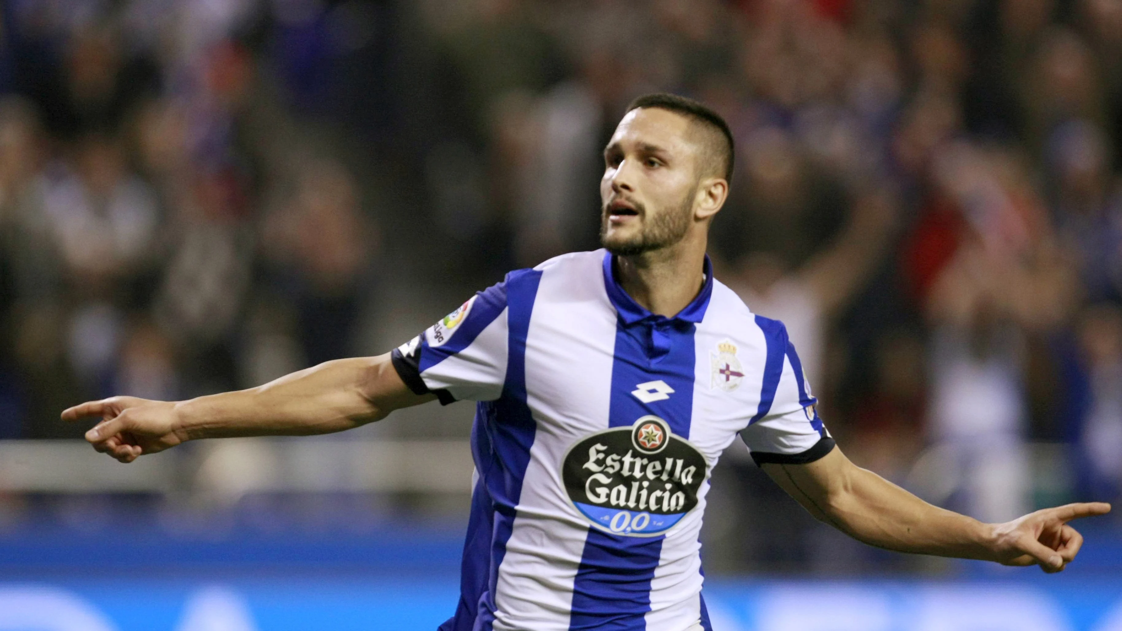 Andone celebrando uno de sus goles frente a la Real