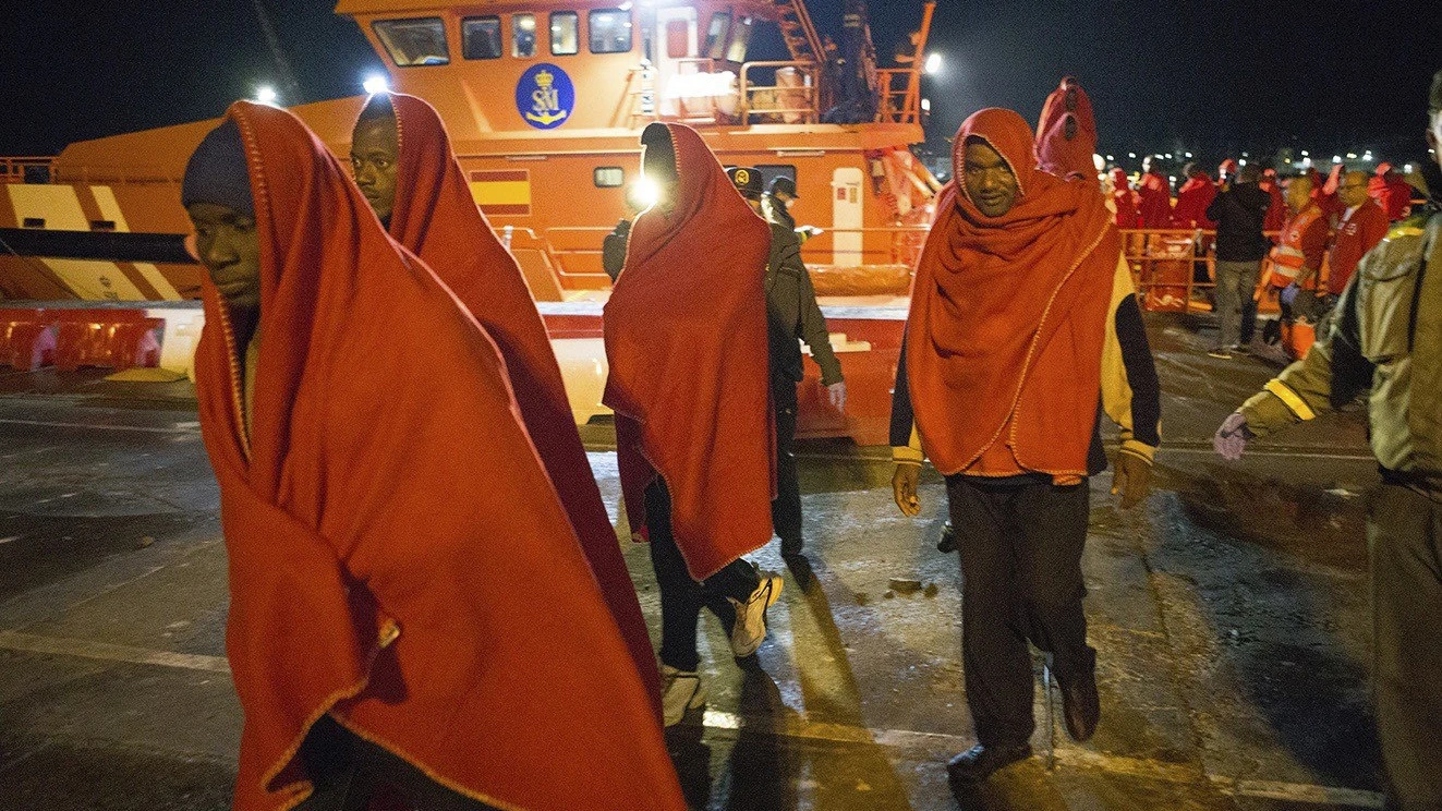 Llegan al puerto de Motril los 52 subsaharianos rescatados de una patera