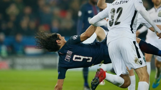 Cavani anota de chilena Cavani anota de chilena