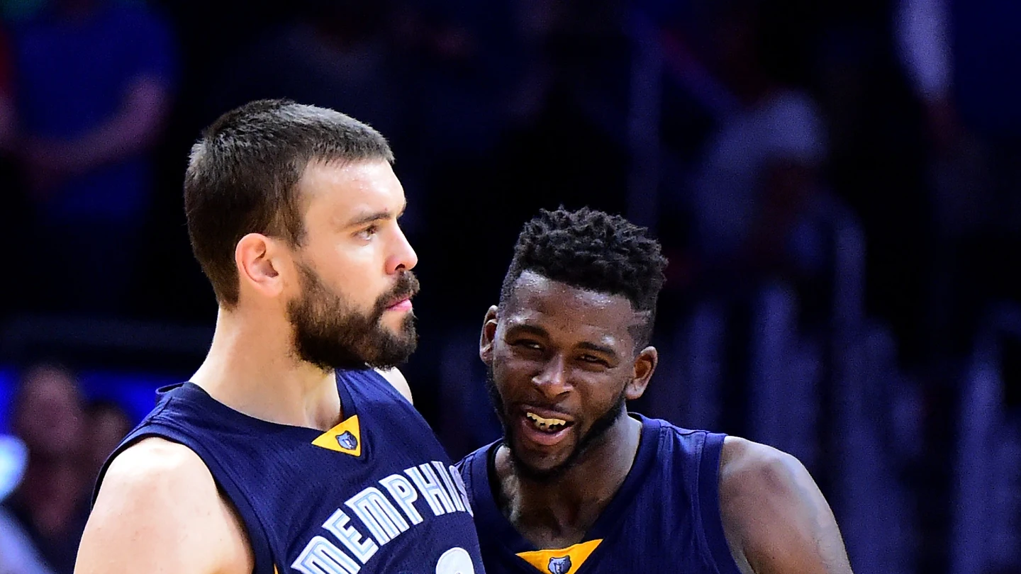Marc Gasol celebra una canasta con James Ennis Marc Gasol celebra una canasta con James Ennis