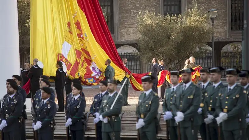 Imagen de archivo del acto de izado solemne de la bandera en la Plaza de Colón con motivo de la celebración del Día de la Constitución en 2016