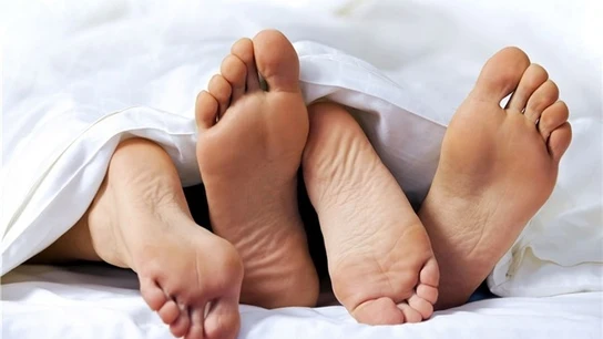 Una pareja en la cama Una pareja en la cama