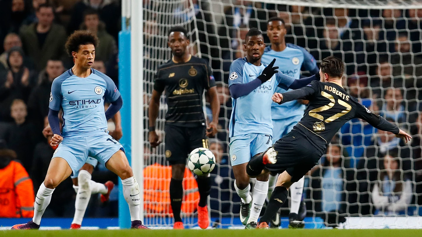 Roberts lanza a puerta ante el Manchester City Roberts lanza a puerta ante el Manchester City