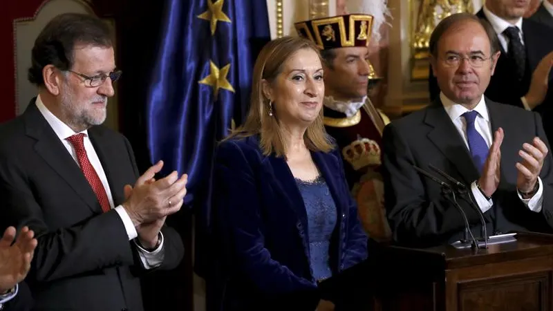 La presidenta del Congreso, Ana Pastor, el presidente del Gobierno, Mariano Rajoy, y el presidente del Senado, Pío García Escudero