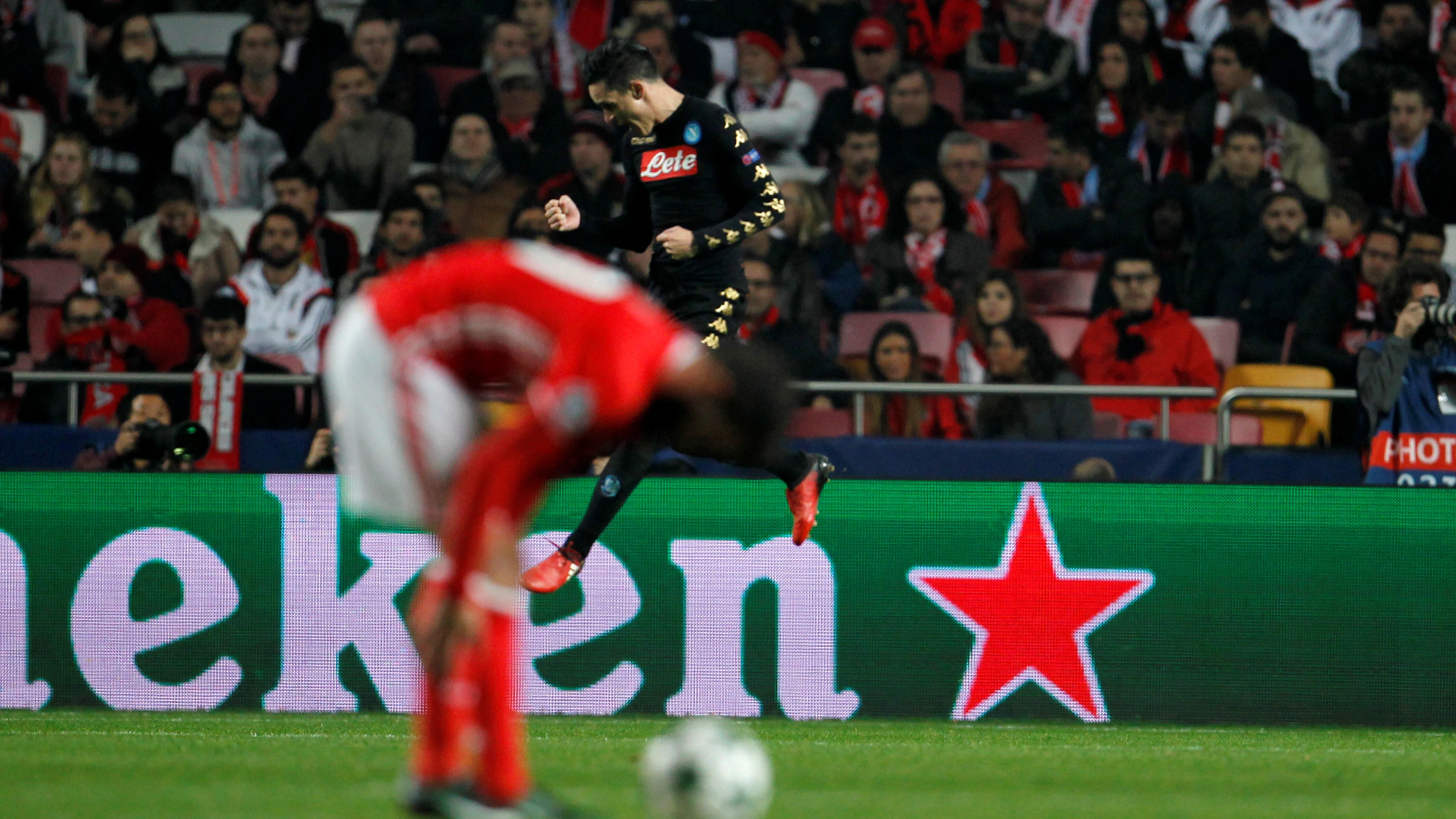 Callejón celebra su gol ante el Benfica