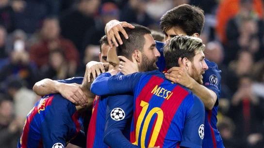 La plantilla del Barça celebrando uno de los goles de Arda Turán La plantilla del Barça celebrando uno de los goles de Arda Turán