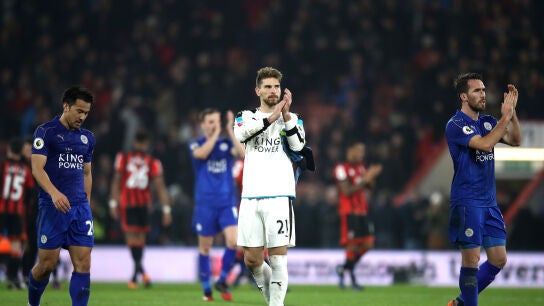 Los jugadores del Leicester se lamentan tras la derrota