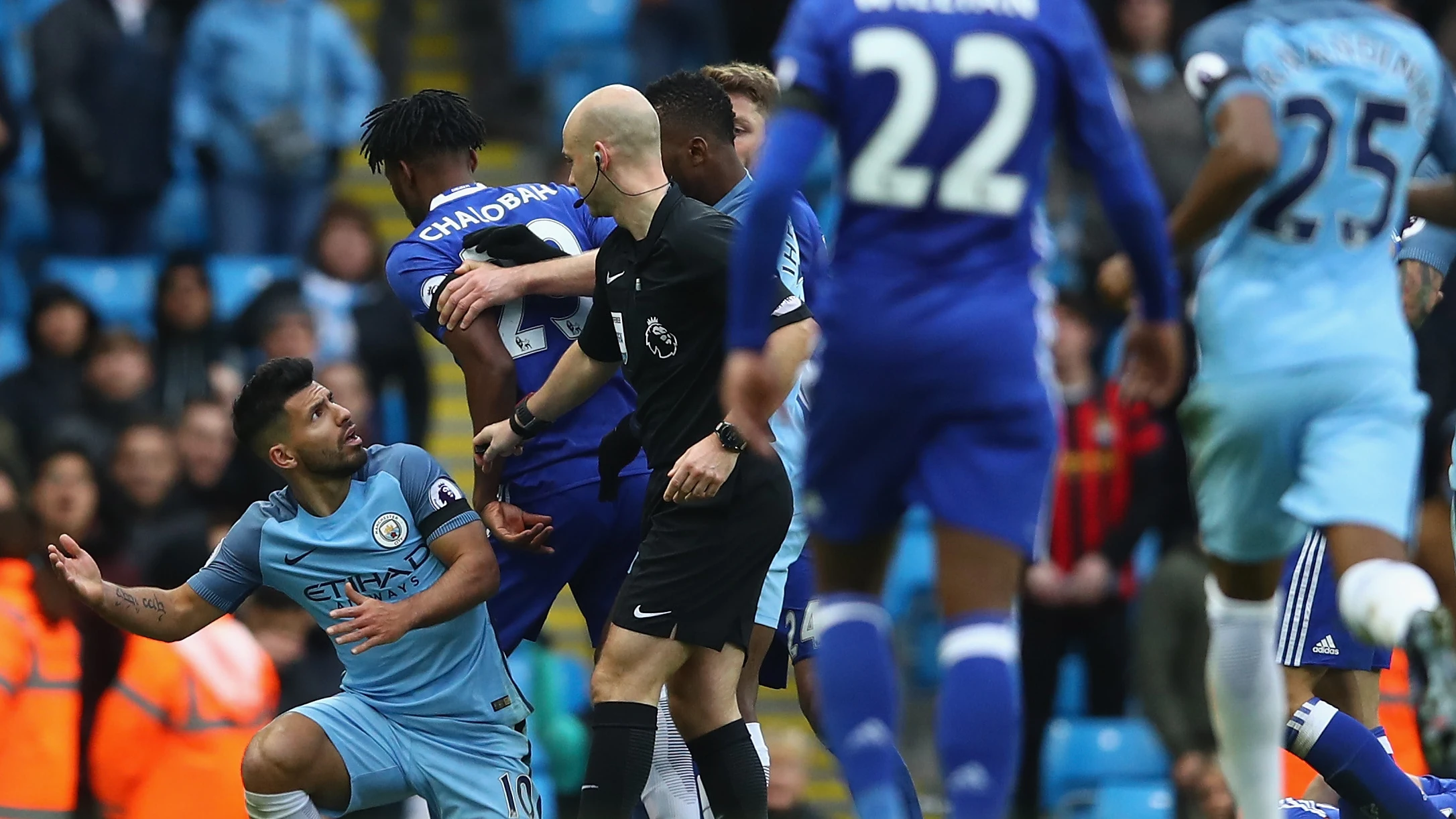 Agüero, en mitad de la trifulca final del City-Chelsea Agüero, en mitad de la trifulca final del City-Chelsea