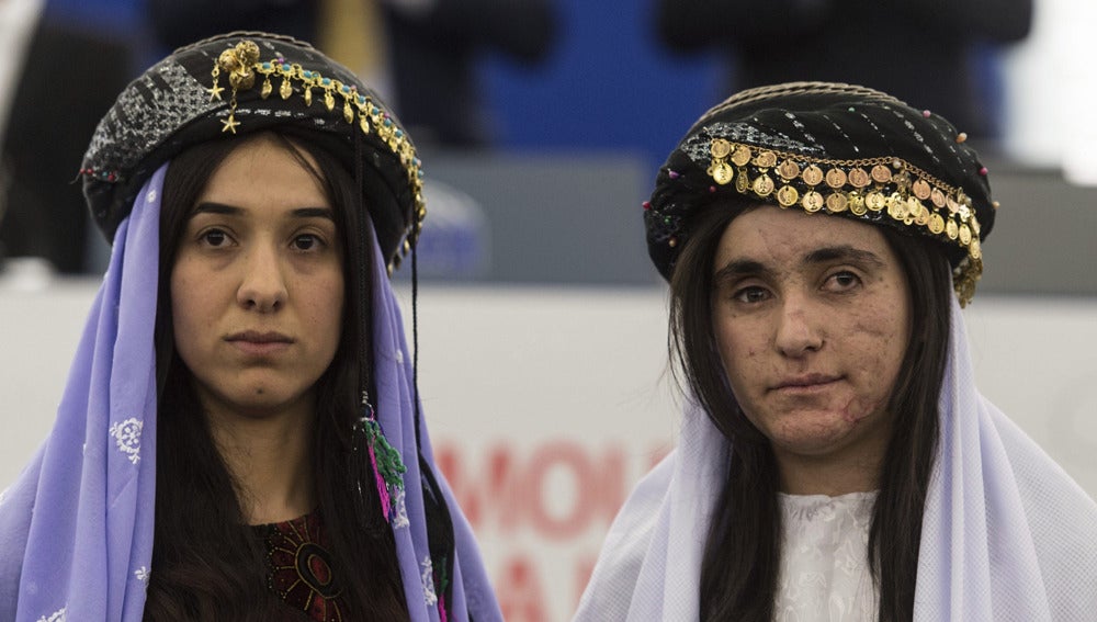 Nadia Murad (i) y Lamiya Aji Bashar, supervivientes de la esclavitud sexual de Daesh