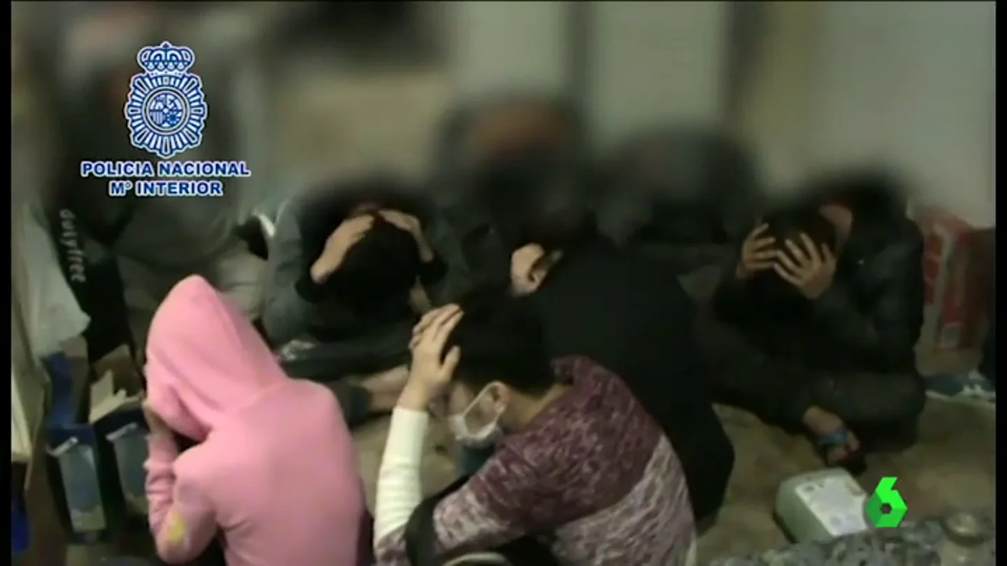 Frame 26.934352 de: Un grupo de ciudadanos chinos se hacían pasar por policías para pedir dinero a sus compatriotas Frame 26.934352 de: Un grupo de ciudadanos chinos se hacían pasar por policías para pedir dinero a sus compatriotas